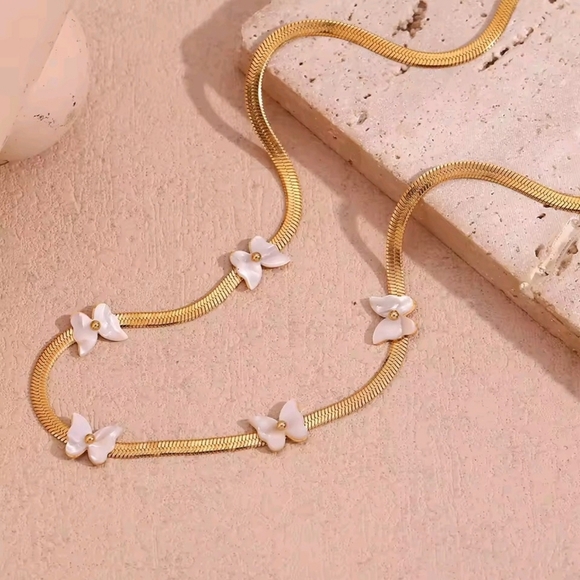 Butterfly Kiss 18K Gold Stainless Steel Snake Chain Necklace - Picture 4 of 5